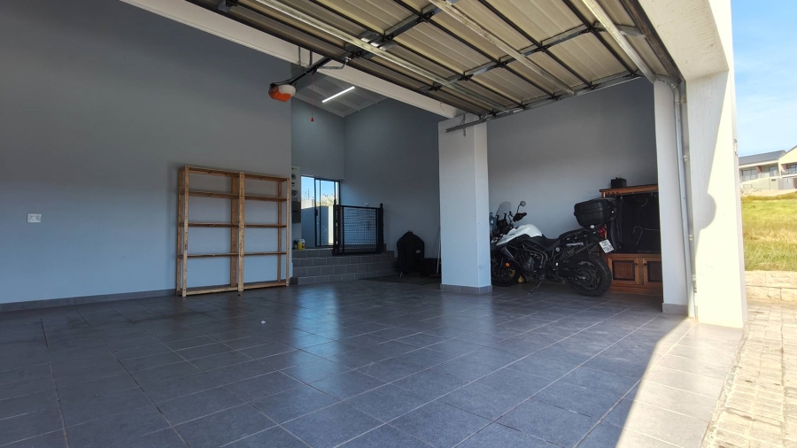 4 Bedroom Property for Sale in Outeniquasbosch Western Cape